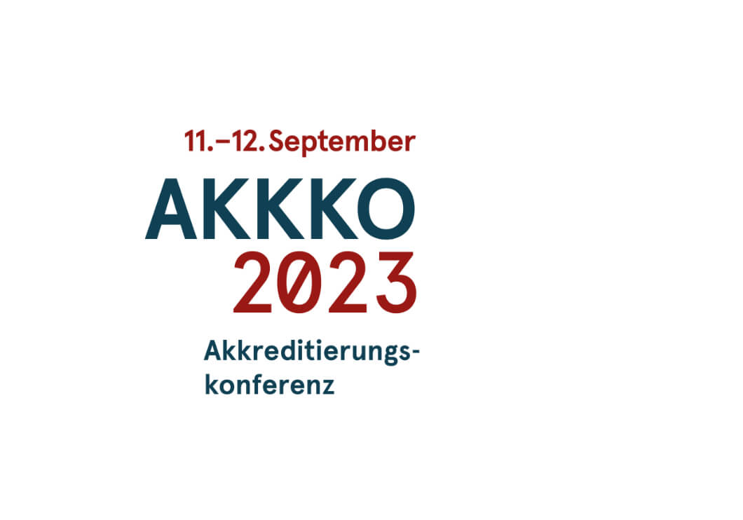 Weißer Hintergrund mit Aufschrift: 11. bis 12. September AKKKO 2023, Akkrediditierungskonferenz.